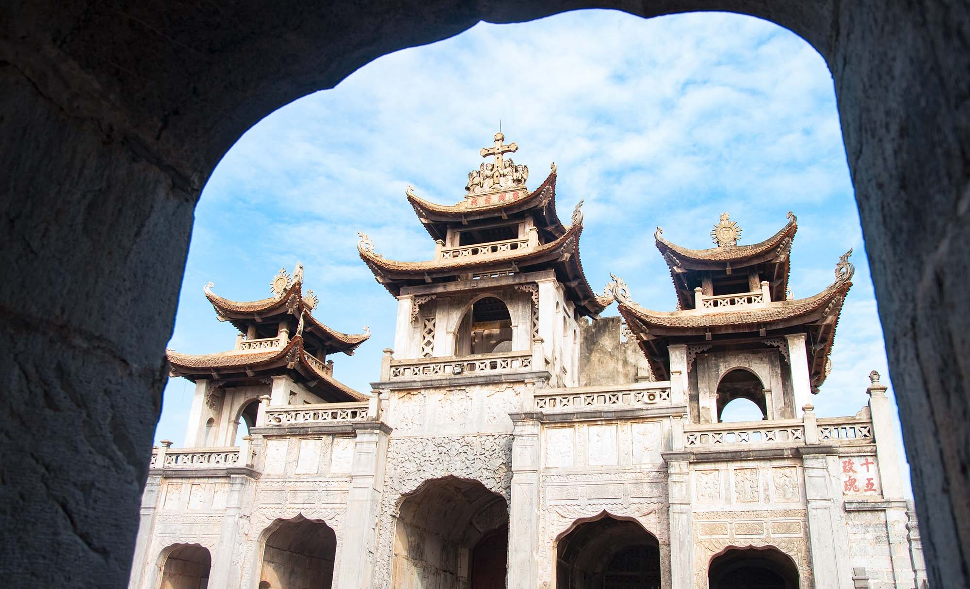 Phat Diem Cathedral & Trang An Tour: A Unique Ninh Binh Experience