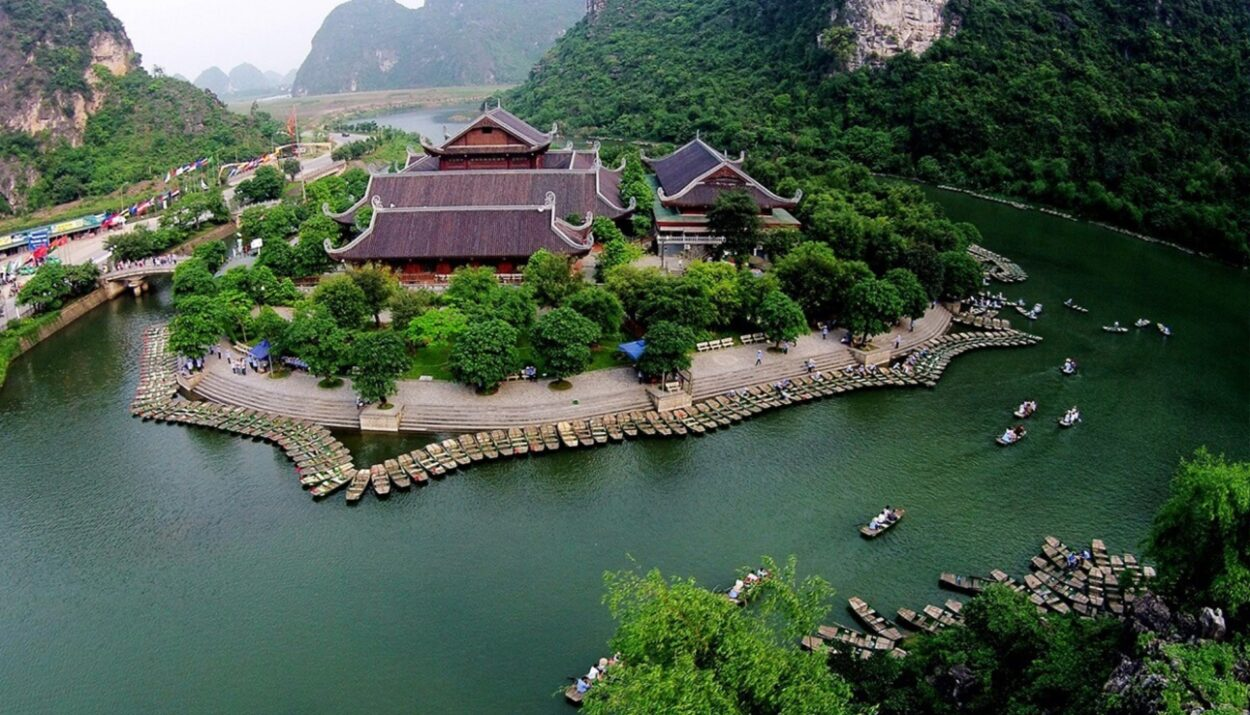 Ninh Binh Day Tour from Hanoi: Complete Guide to Trang An, Tam Coc & Hoa Lu