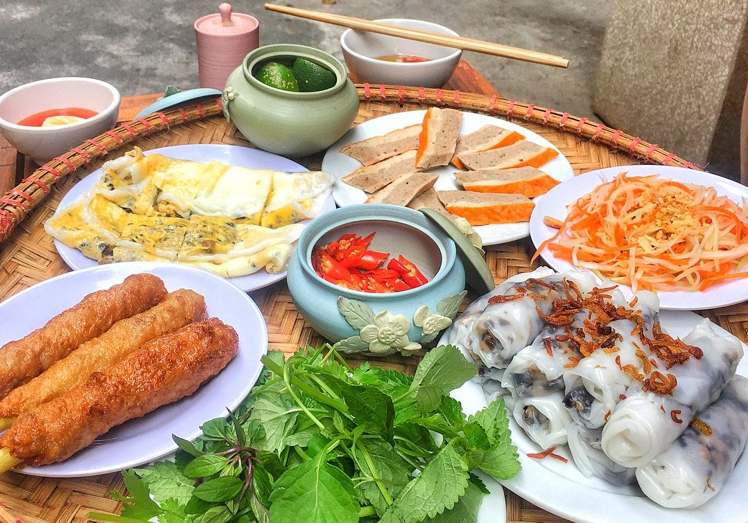Hanoi Street Food: 10 Local Dishes Every First-Time Visitor Should Try